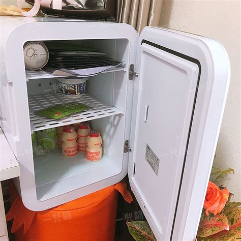 小冰箱放房間